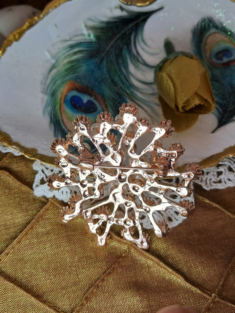 Faux Pearl & Rhinestone Starburst Brooch Pin (Goldtone) - Picture 2 of 8